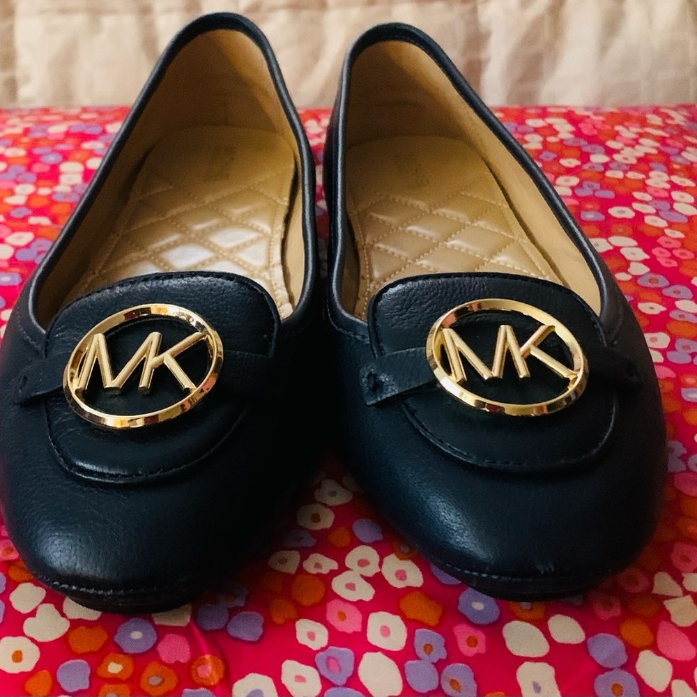 New/Box Authentic Navy Blue Gold Buckle Michael Kors Flats